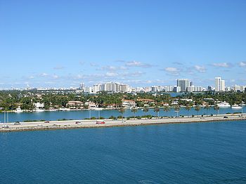 Blick über Star Island nach South Beach, Miami Beach Blick über Star Island nach South Beach in Miami Beach