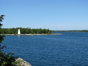 Big Tub Lighthouse am Ufer des Huronsees