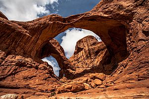Natürliche Sandsteinbögen im Arches Nationalpark