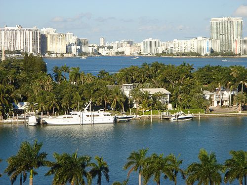 Blick auf Miami Beach mit Star Island im Vordergrund
