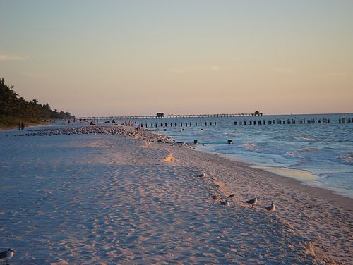 Sonnenuntergang am Strand bei Naples