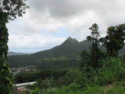 Blick auf den Mount Olomana auf der hawaiianischen Insel O'ahu